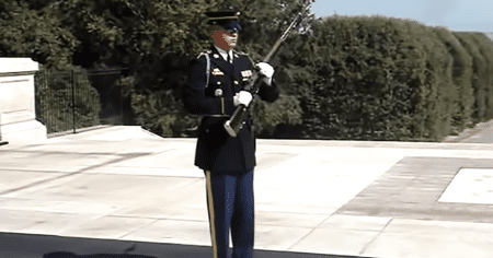 (VIDEO)Watch disrespectful crowd get taught a lesson by guard at Arlington Cemetery